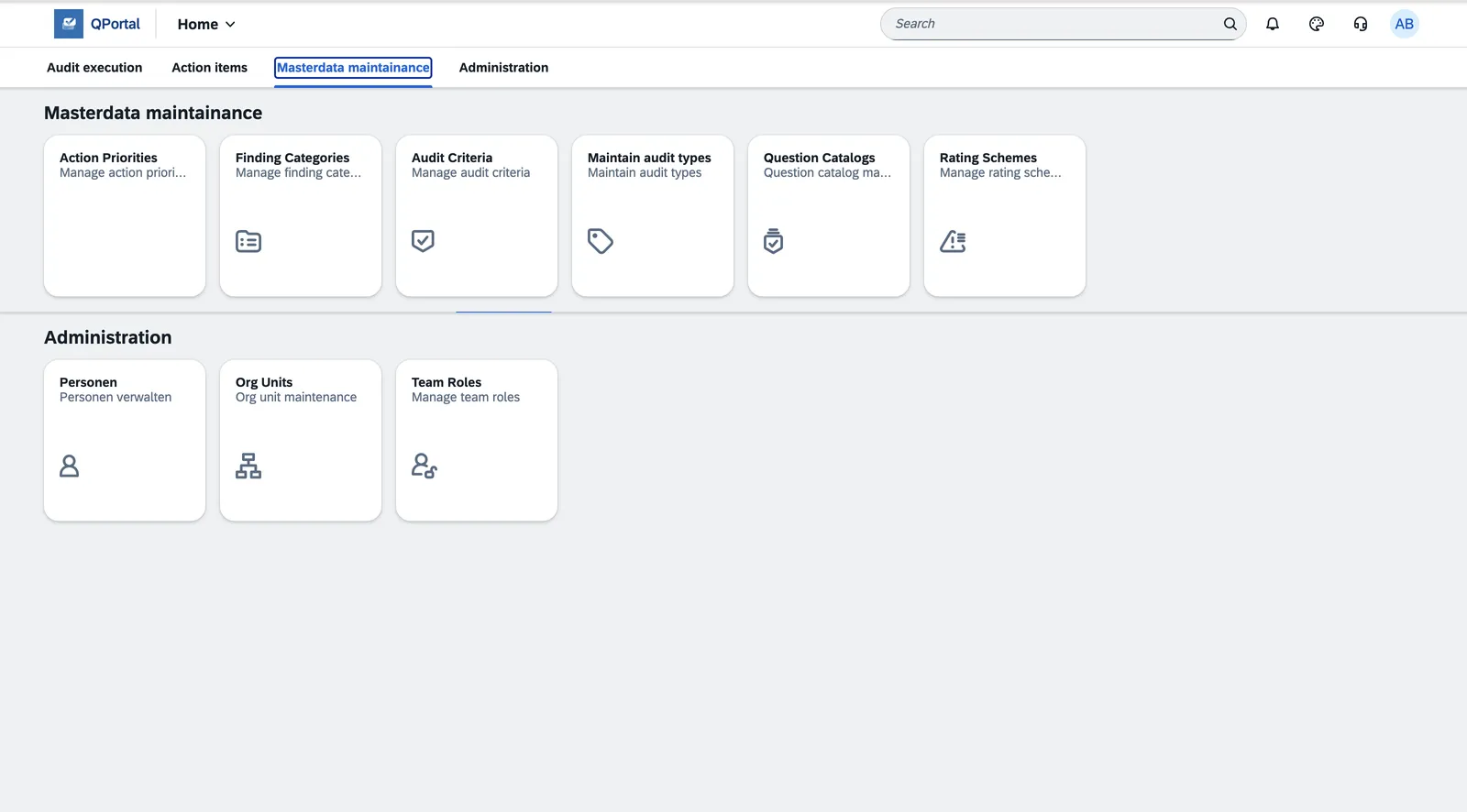 Fiori Launchpad mit den Kachelgruppen Stammdatenpflege und Administration